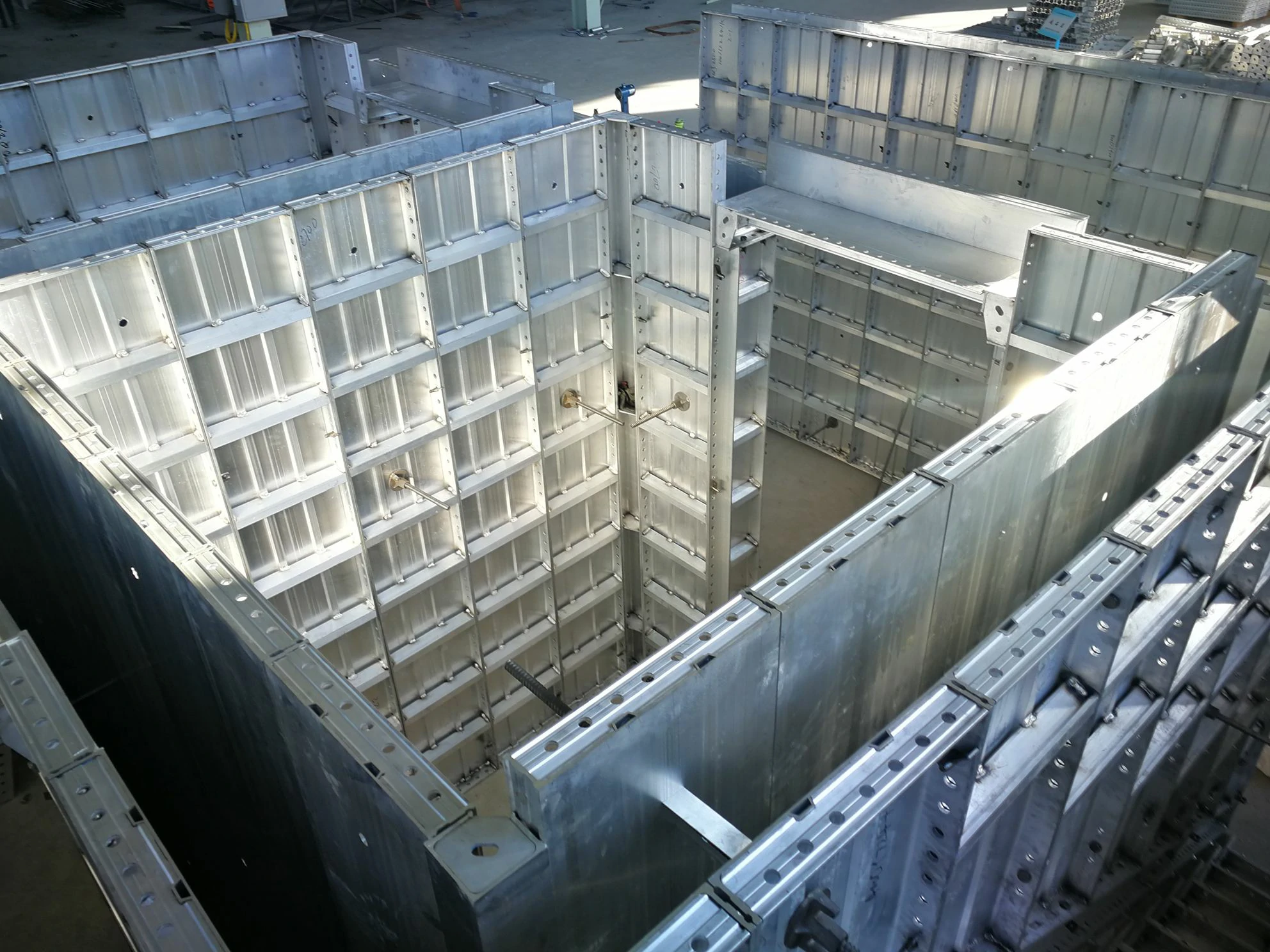 How to Select Slab Formwork Joists: Middle Beam Layout and Prop Spacing Explained